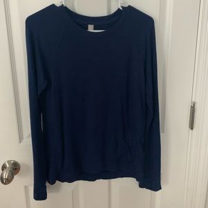 Long sleeve pull over